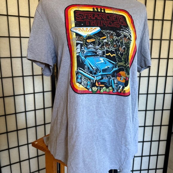 Stranger Things T-Shirt Women's 2X Netflix - Picture 3 of 8